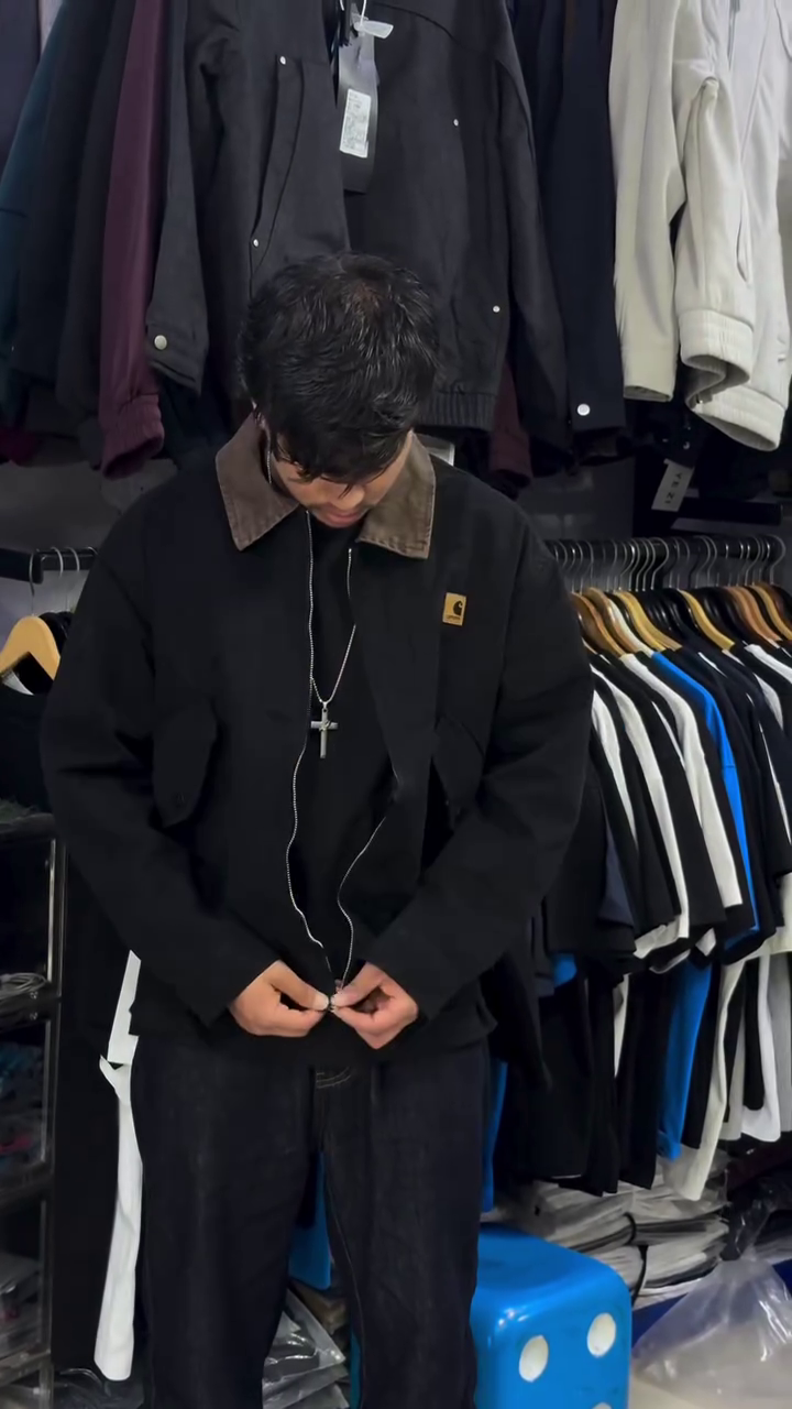 🖤 Classic Black Zip-Up Jacket with Contrast Brown Collar and Layered Silver Necklaces✨