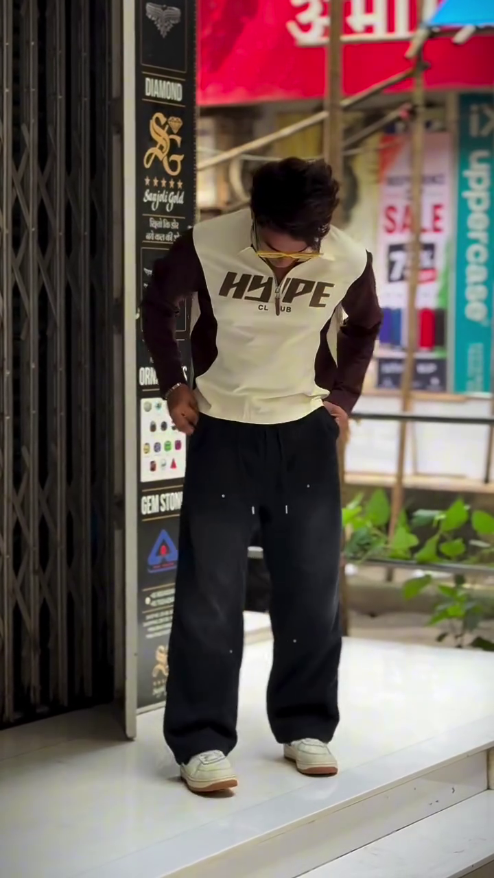 🤎 Stylish Cream and Brown High-Neck Quarter-Zip Sweatshirt with Wide-Leg Black Trousers✨