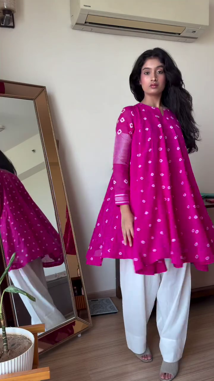 🌸 Vibrant Magenta Tie-Dye Bandhani Flared Tunic with Crisp White Palazzos✨